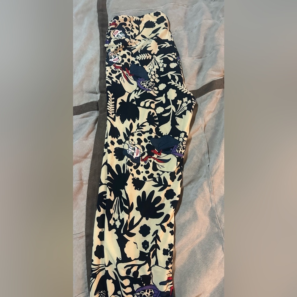 LulaRoe OS Cruella Leggings
